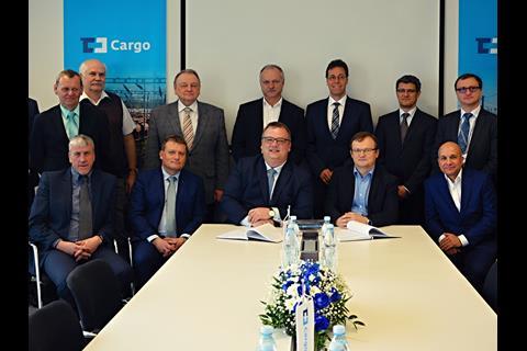 ČD Cargo signed the contract for five Siemens Vectron MS electric locomotives on April 13.
